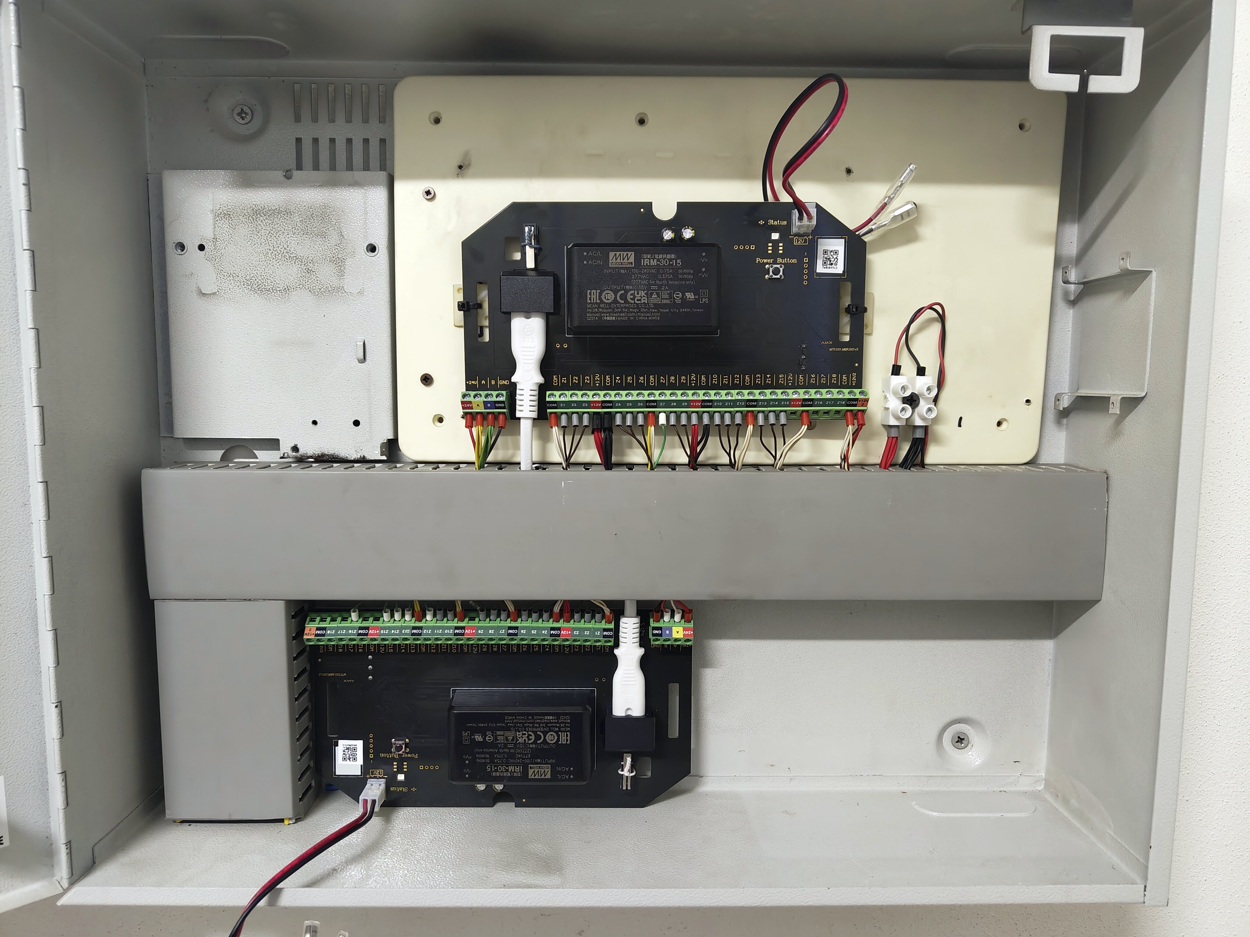 Controllo accessi - Lettore badge biometrico